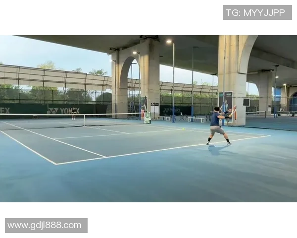 深圳网球队与重庆网球队赛后复盘分析比赛节奏与战术表现