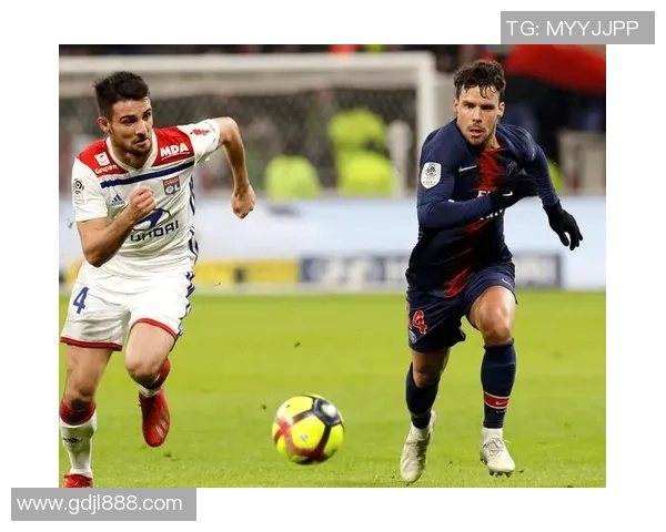 现役8号足球明星的辉煌成就与未来展望分析